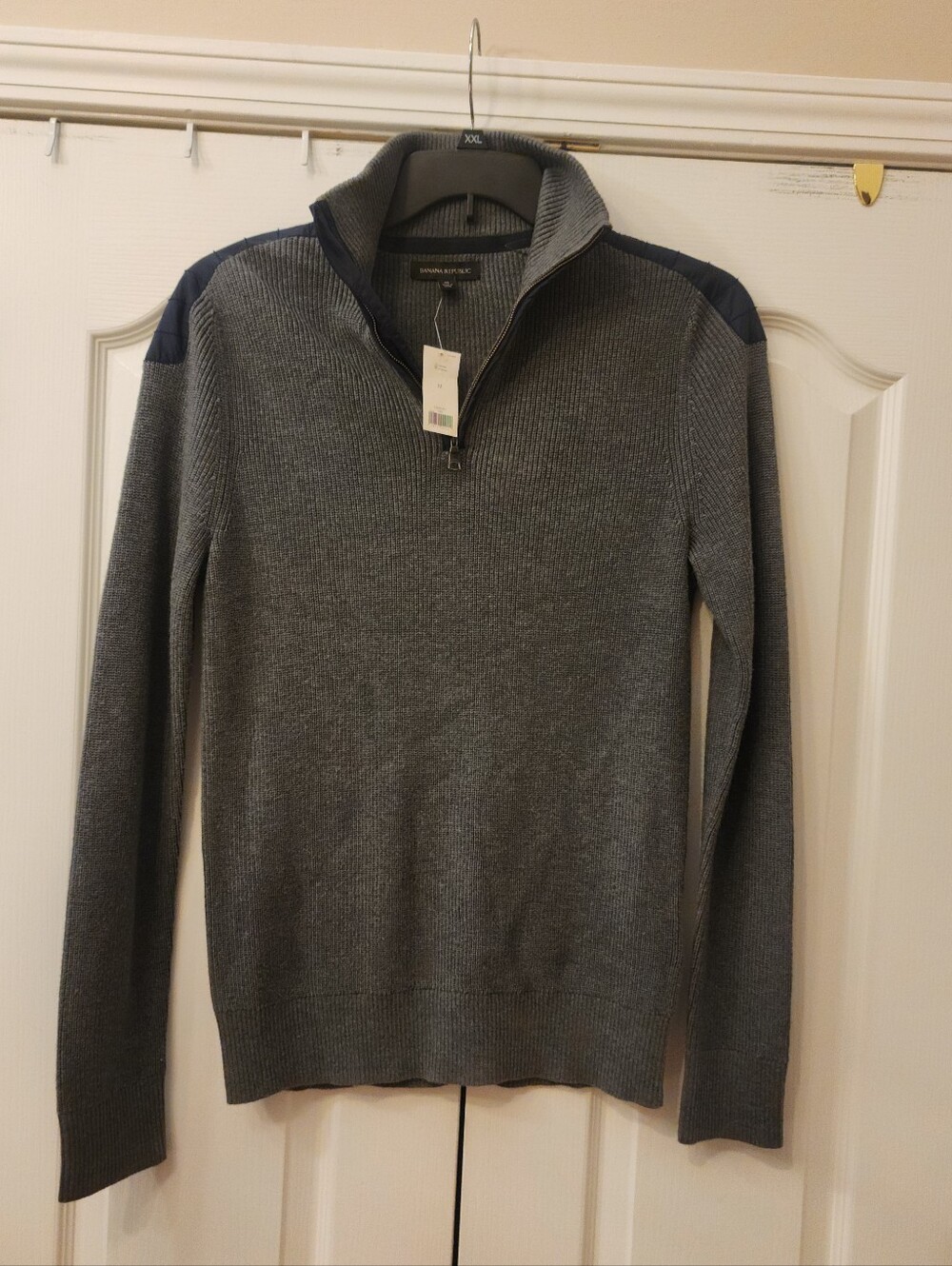 NWT Mens Banana Republic Gray Zip-Front Sweater w/Navy Shoulder Panels Size M V5